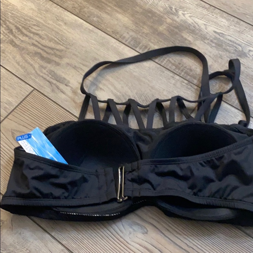 NWT women’s swim top - Picture 2 of 2